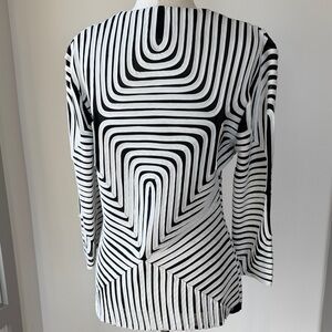 T&W Designs Women's Zippered Top